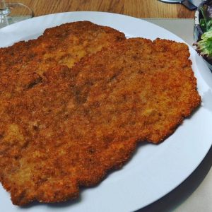 “Schnitzel” de vițel cu salată verde sau piure de cartofi 450g