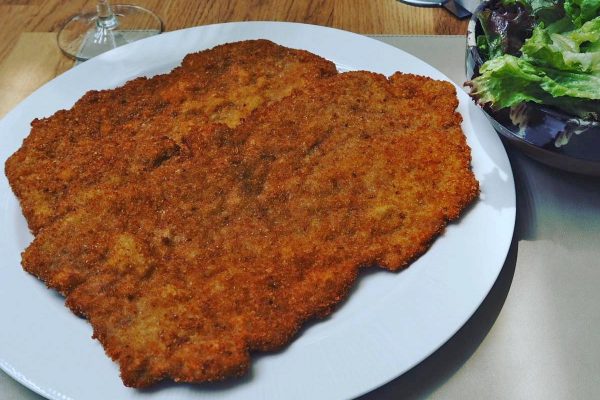 “Schnitzel” de vițel cu salată verde sau piure de cartofi 450g
