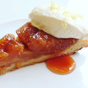 "Tarte Tatin" cu îngheţată de vanilie